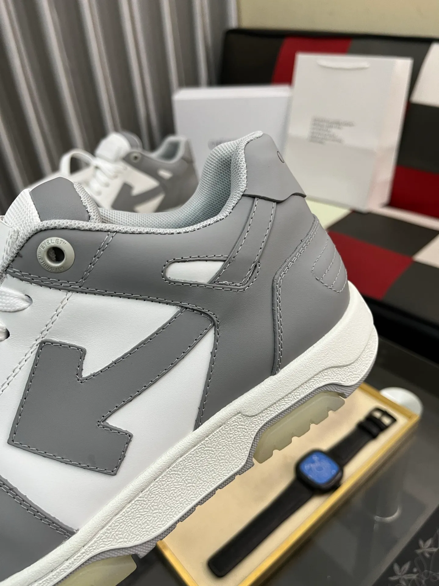 Men's shoes 💰600⌚️⌚️ OFF-White C/O VirGil Abloh fashionable and versatile casual shoes. Exclusive first release of the new model. Made of environmentally friendly cowhide leather and mesh fabric upper material. The insole is embedded with foam cushioning EVA material. The correct midsole is equipped with EVA lightweight cushioning. External tooth nail rubber outsole. The correct accessories can be customized simultaneously. Women's model: 35-40 Men's model: 39-45